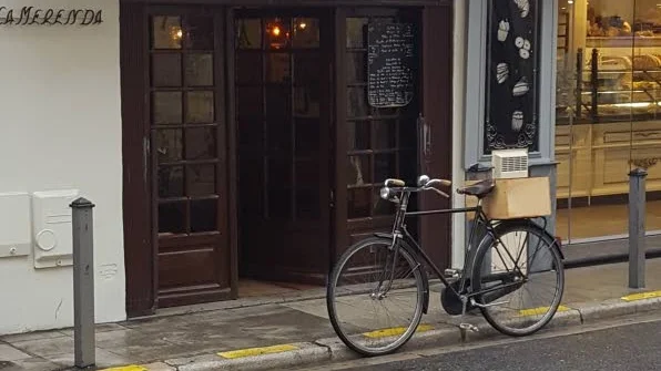 I franska Nice finns en helt underbar liten restaurang där krögaren som driver den lagar fantastisk mat.