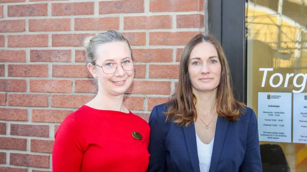 T.v. Tove Thiel, Informatör och kommunvägledare. T.h. Cecilia Toresäter, kommunikationschef på Enköpings kommun.
