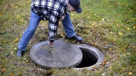 För sex år sedan bytte Bror Siira från enkammarbrunn till trekammarbrunn med godkänd avloppsrening.