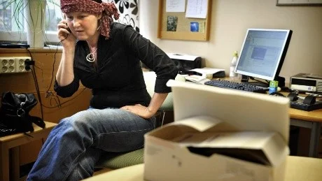 Birgitta Barath har just fått ett besked som kullkastar flera månaders planering. Nu ska man börja med att vaccinera de yngsta skoleleverna, i stället för tvärtom.
Foto: Anders Steiner