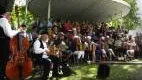 Spelmännen bjuder upp till folkfest på sin stämma i Bruksparken i Ankarsrum. Traditionellt allspel på scenen leds av Sven Haraldsson.