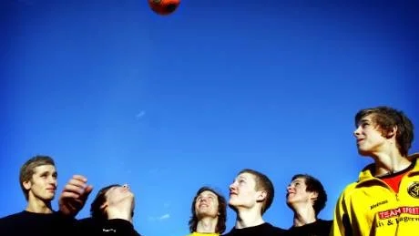 Ett gäng VFF-are som förbereder sig inför seriestarten. Från vänster är det Jimmy Svensson, Andreas Ekberg, Jon Carlsson, Johan Strömqvist, Christian Berkius och Mathias Jakobsson.Foto: Lisa Olaison