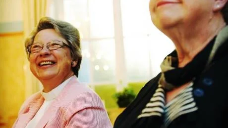 Valförrättarna Britt Alf och Lena Folckner noterade ett större valdeltagande i årets kyrkoval, än vid förra valet 2005.  Foto: Ellen Kindstrand