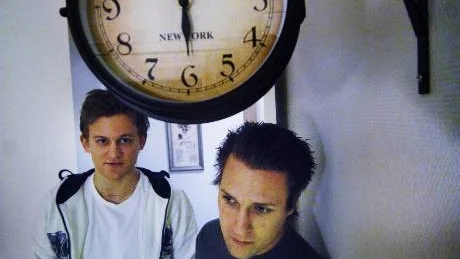 Pokerproffsen Kristoffer Edberg och Magnus Karlsson arbetar som de flesta andra nio till fem. De styr själva över när de "jobbar".