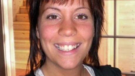 Servitris. Frida Preusse arbetar på ett hotell i Jessheim. Om några veckor lämnar hon Norge för att ge sig ut och resa med några kompisar.