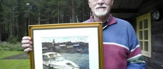 Sven-Erik visar konst i Gössebäck