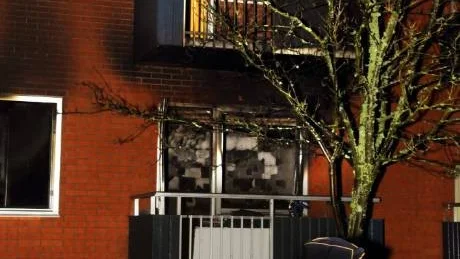 Polisen spärrade av området när branden var släckt.