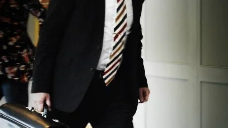Advokat Thomas Magnusson, Kalmar, menade i sin plädering att rånet var en handling av en desperat man för att åka fast och komma bort från sitt spelberoende.