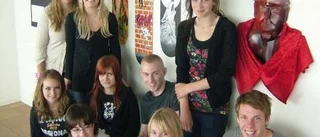 Esteteleverna ställer ut