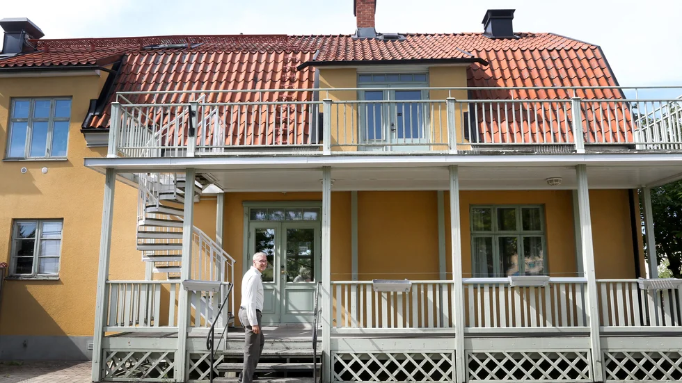 Anders Larsson, Visbymäklarna, förmedlade affären med Roy men behövde inte sätta in en enda annons för att få objektet sålt.
