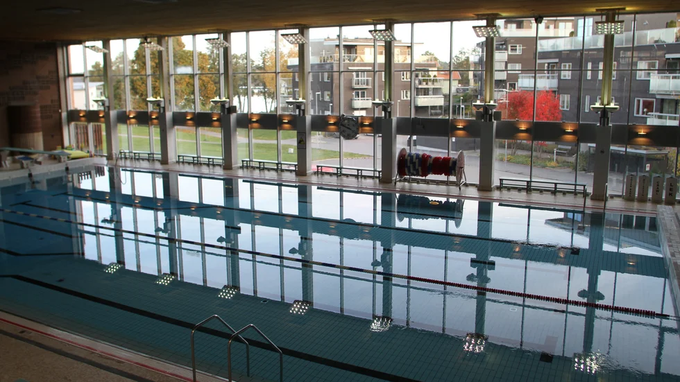 På Thomasbadet kommer omklädningsrummen för herrar och damer att byta sida.