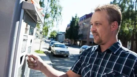 STORHEDEN LOCKAR FLER. "Ännu fler kommer att åka till Storheden för att handla när nu P-avgifterna ska höjas i Luleå", säger Mattias Lööf, Luleå.