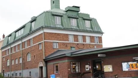 ARBETSMILJÖPROBLEM. Kommunen har länge letat efter en ny lokal till stadsbiblioteket eftersom den nuvarande inte är bra ur arbetsmiljösynpunkt.