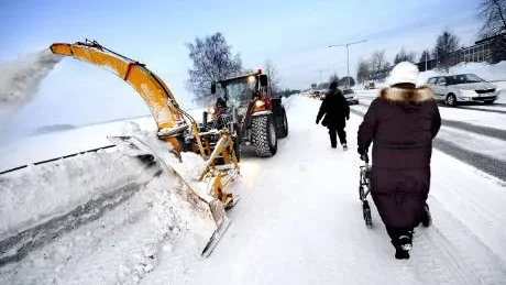 EFTERJOBBET. Luleås snöröjare kan se fram mot en lugn jul sedan de avslutat efterarbetet med de senaste dagarnas snöande.