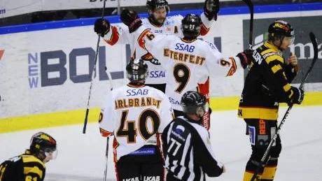 Mats Lavander jublar efter 1-0-målet som han slog in efter en målvaktsretur.