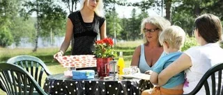 Moster Mockis fixar fikat i byn