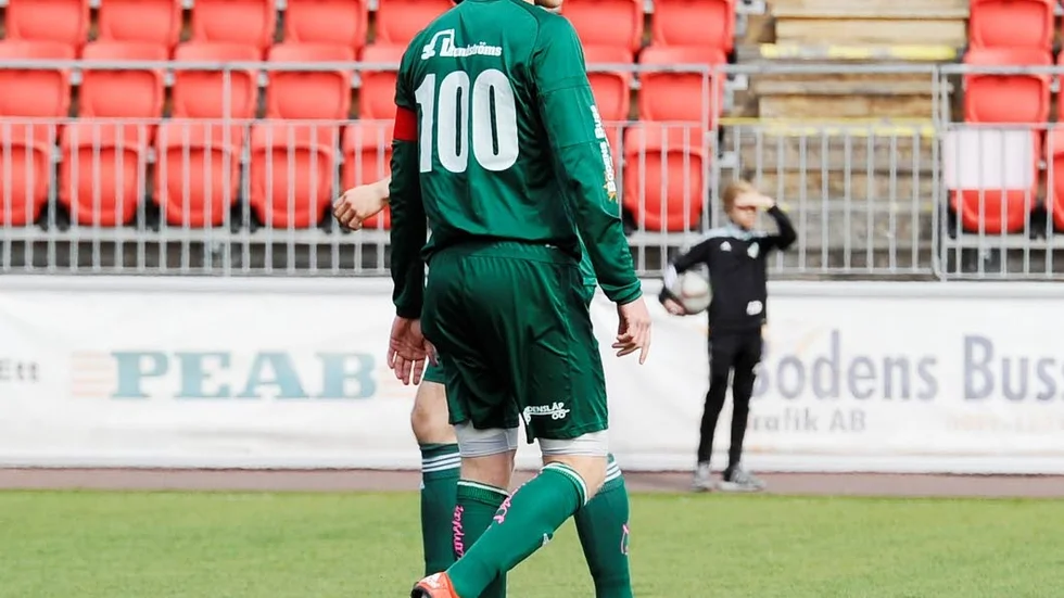 Nummer hundra. Eddy Prugh bär tröjnummer 100 och faktum är att han gjorde sin 100 match i BBK–tröjan mot Skellefteå.