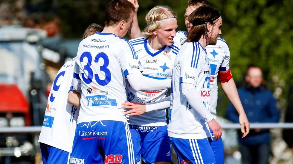 Max Wårell i IFK-tröjan.