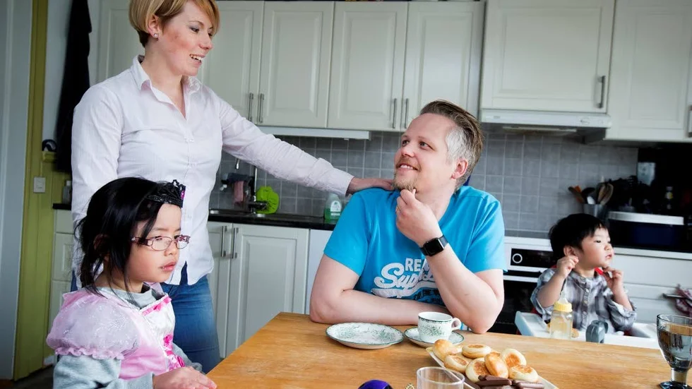 Team Lund. De har länge kallat sig för team Lund och upplever att de svetsades samman än mer av att gå igenom tider av barnlöshet och adoptionsutredning tillsammans. ”Vi är starkare i dag” ,                                     säger Christina och Clas Lund.