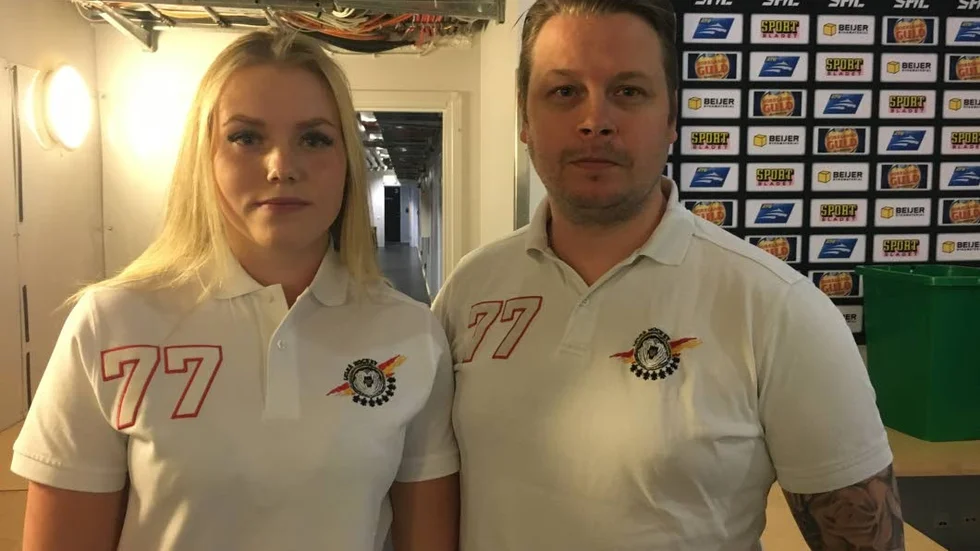 Luleås nya landslagsback Ronja Savolainen tillsammans med huvudtränarentränaren Fredrik Glader.