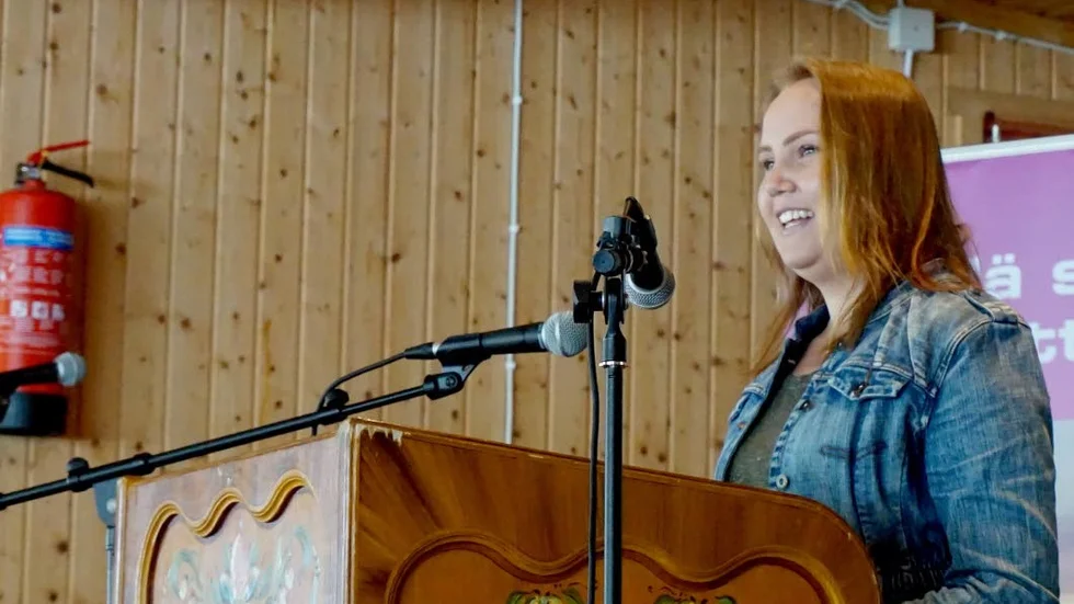 Ungdom.  Laura Alamattila från Met Nuoret talada i egenskap som medarrangör