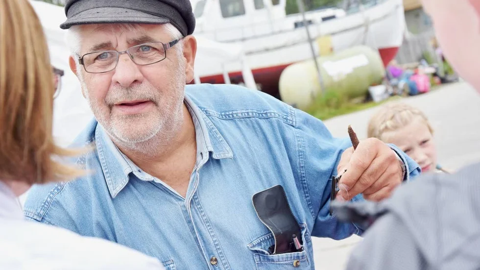 Fisketävling. Jan Wallmark tycker att fler borde fiske. Därför utlyste han en fisketävling, barnen som deltog fick glass som pris.