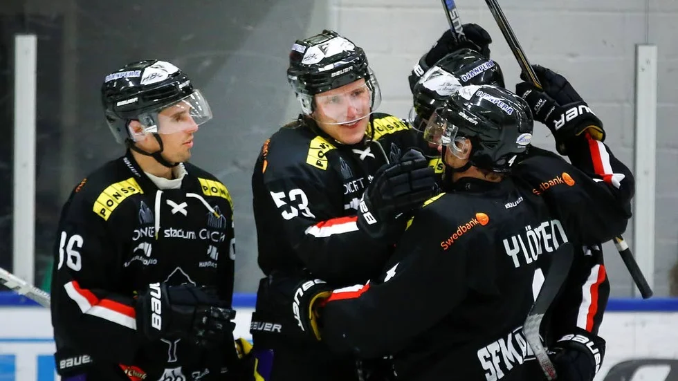 Seger. Asplöven kunde i andra matchen i rad jubla efter mål i förlängningen.