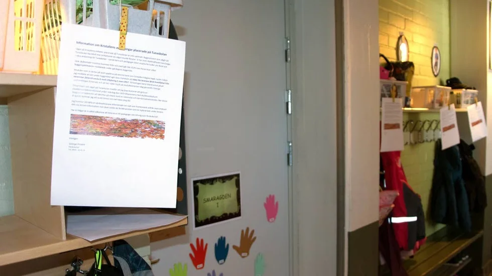 Besked. På fredagen fick föräldrarna till barnen på Kristallens förskola besked om att den nya förskolan blir ytterligare försenad.