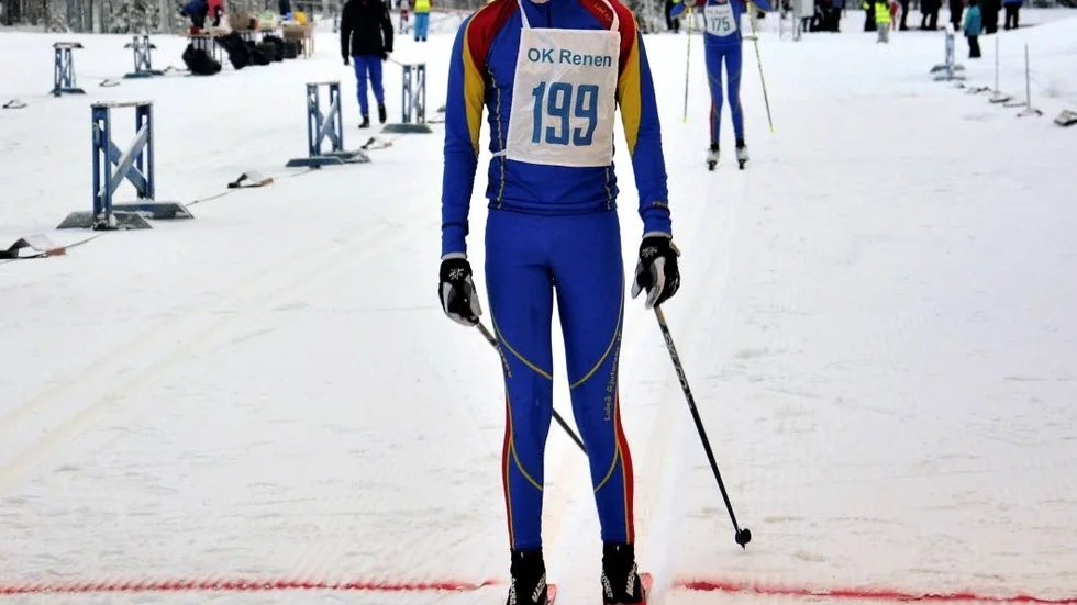 Tobias Snell, Luleå Gjutaren ( nr 199) passerar mållinjen först av alla i nya Kalvrajden på Ormberget. Bakom ses den näst snabbaste, Hanna Lundberg, Luleå Gjutaren (nr 175)