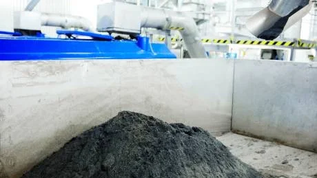 SAND. I avloppsvattnet kommer det även en massa sand. Sanden renas och används.