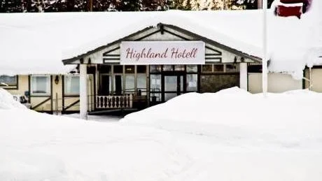 LÖNETVIST. En lönetvist har pågått en tid på Highland hotel i Vuollerim.En av de tidigare anställda har ett lönekrav på 70 000 kronor till sin tidigare arbetsgivare.