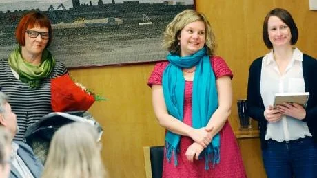 PRISADE MATTELÄRARE. De tre matematiklärarna Birgitta Sundström, Stina Thunberg och Ann-Charlotte Vennberg på Komvux får kommunens medarbetardiplom för sin uppmärksammade metod att lära ut matte med hjälp av språket.