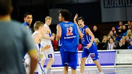 tuff tid. Mladen Soskic (till höger) har haft en tuff inledning i Luleå och LF Basket efter viktproblem på grund av sjukdom. Foto: Petra Isaksson