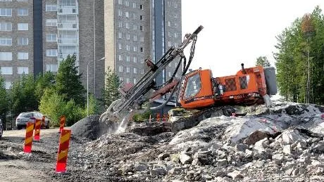 NYA TAG. Lulebo har i sommar påbörjat markarbetet med två höghus till på Lulsundsberget. De ska stå klara våren 2014.
