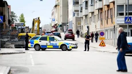 TVÄRSTOPP. Trafiken på Skeppsbrogatan stoppades under två timmar efter bombhotet.