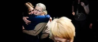 Känslosam teater om massaker i skolan