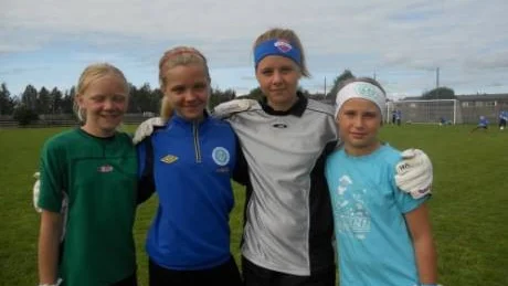 l Anna Viklund 11, Julia Åström 12, Emilia Lundin 12 och Caroline Nilsson, 11.