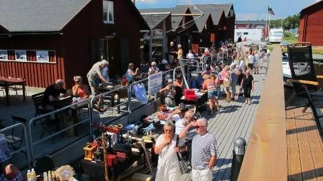 Det är knökfullt vid Västra kajen camping och det kom också mycket folk till arrangemanget kultur på kajen.