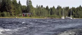 Båtfolket trivs i Mellerstöns vindskyddade hamnområde