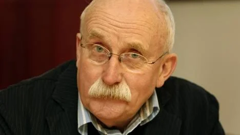 "Det är inte så himla kul att vara kyrkorådets ordförande i dessa tider", konstaterar Carl-Erik Nyström (S). (Arkivbild).