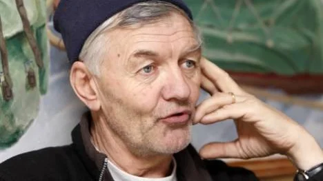 Jan-Erik Augustsson, Vallsbergets arrandator, är kritisk och anser att kommunanställda Jenny Axelsson är part i målet. (Arkiv bild)