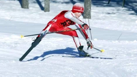 Tim Magnusson, Hemmingsmarks IF, i ett stilfullt balansprov.
