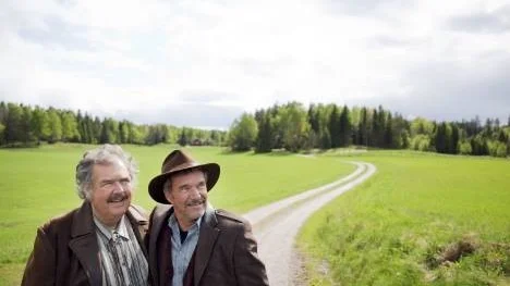 Michael Segerström som Klabbarparn och Kjell Bergqvist som Åsa-Nisse i den nya filmen, den första på 42 år, som har premiär i kväll.