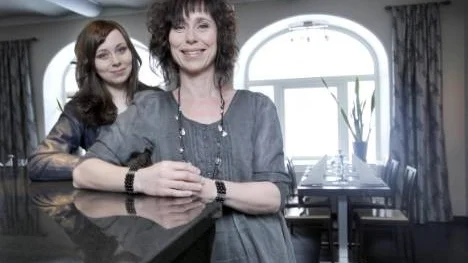 Redo för en trevlig kväll tilllsammans. Lena Joelsson Lindström och dottern Angelica Lindström fick en makeover som gjorde hela skillnaden.