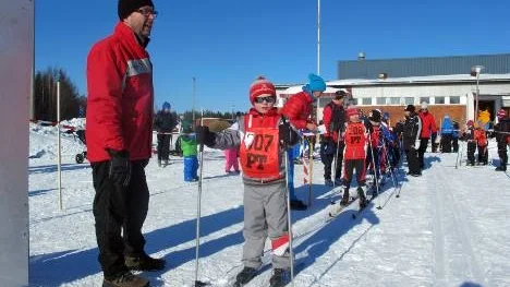 Albin Berglund, Hemmingsmark, väntar på sin tur att starta. Och han följs av klubbkompisen Albin Wikström.