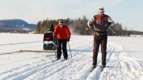 Lotta och Kalevi Ervasti gillar att åka skidor tillsammans. Det här initaitivet är kanon, säger Kalevi Ervasti.