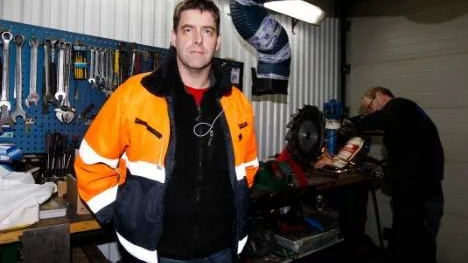 Vistträsk slipservices nye ägare LSAB flyttar sin Norrslip AB i Luleå till Vistträsk. "Det säkrar jobben en lång tid framåt, men vi får inte slå oss till ro", säger vd Nils Boman.