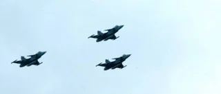 Jas-pilot hotas av uppsägning