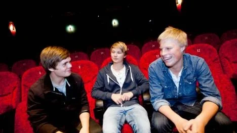 Det tog fyra dagar för medieeleverna Adam Stenberg, Marcus Sandberg och Jens Isaksson att göra filmen "Vem vill bli miljonär", de är särskilt nöjda med bildkvalitén i filmen.