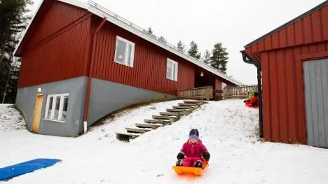 Efterfrågan på förskoleplatser i tätorten ökar. Vid slutet av höstterminen 2012 kommer cirka 15 fler barn att ha en förskoleplats jämfört med höstterminen 2011. Älvans förskola (på bild) måste fortsättningsvis hållas öppen.